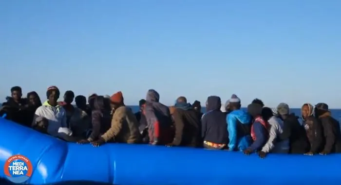 Ong salva migranti: &laquo;Indicateci porto sicuro&raquo;. E Viminale prepara nuovo giro di vite