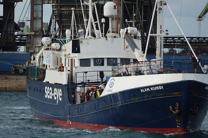 La Alan Kurdi approdata a Pozzallo con 32 migranti: saranno subito ricollocati