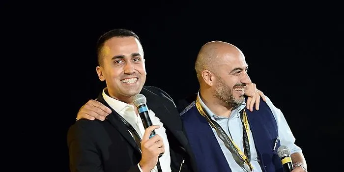 Il M5s dispone l'espulsione di Gianluigi Paragone dal movimento