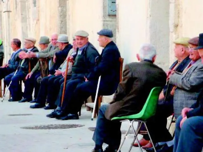 Le aree interne "ospizio" di Sicilia: nel 2030 uno su quattro sar&agrave; over 65