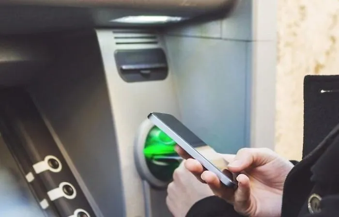 Palermo, correntisti truffati con prelievi cardless: chiuso sito di phishing