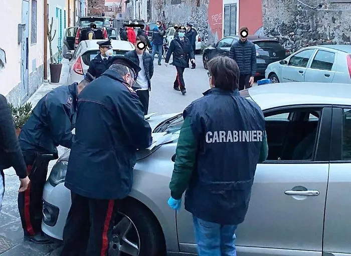 Dallo spinello con gli amici al barbeque, ancora tante denunce a Catania per &ldquo;fughe&rdquo; da casa