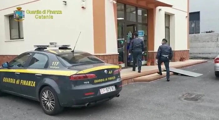 Normale detergente venduto a Bronte per igienizzante: 7mila litri sequestrati