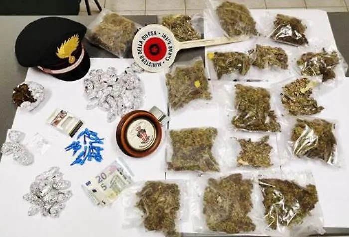 Giarre, il frigorifero nel casolare abbandonato per conservare la droga