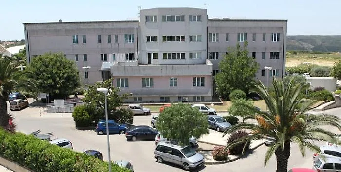 Ragusa, paziente e medico positivi in clinica privata: disposti 290 tamponi