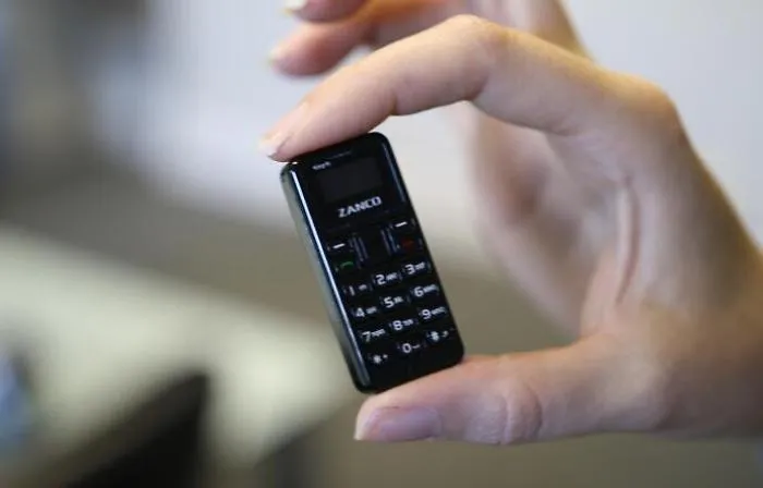 Ingoiati, nei cibi e nei droni: cos&igrave; si cerca di fare entrare i cellulari in cella