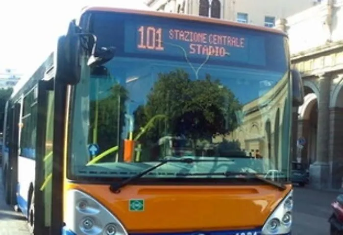 Bus troppo pieno, l'autista gli chiede di scendere e lui gli d&agrave; un pugno