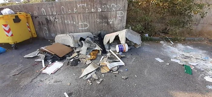 Catania, San Giorgio rifiuti tossici al viale Pecorino