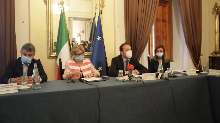 Focolaio tra i migranti in nave, il Comitato Schengen: &laquo;Sicilia resta Covid Free&raquo;