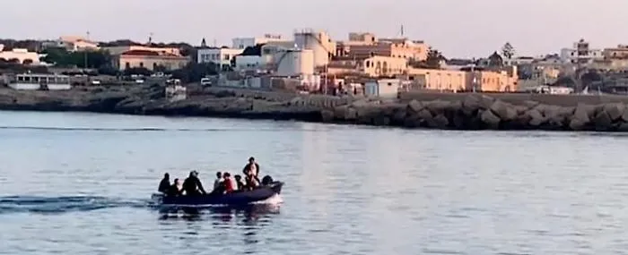 Lampedusa, nella notte approdati 67 tunisini con quattro barchini