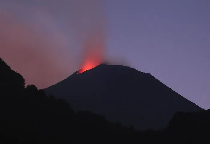Etna, continua eruzione dal Nuovo Cratere di Sud-Est