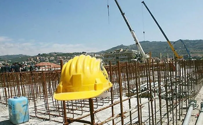 Morti sul lavoro, calo record ma c'&egrave; l'incognita Covid