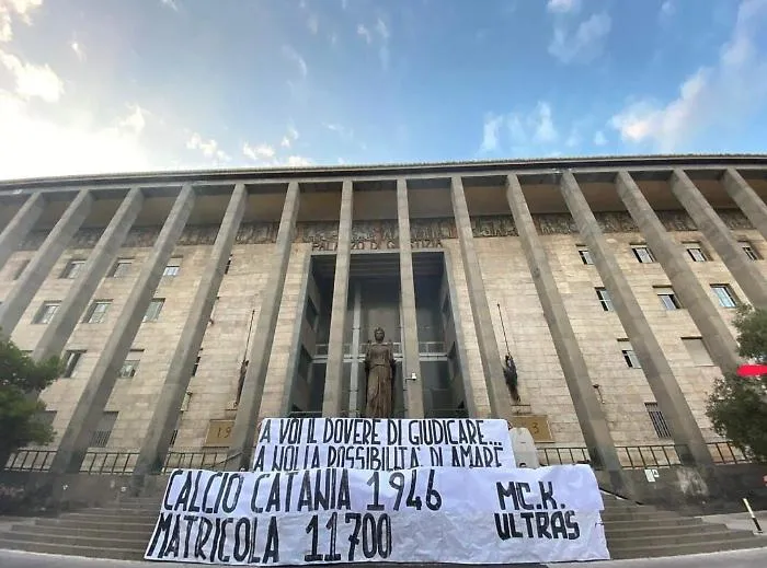Catania, il sit in degli ultras davanti il Tribunale: quattro denunciati