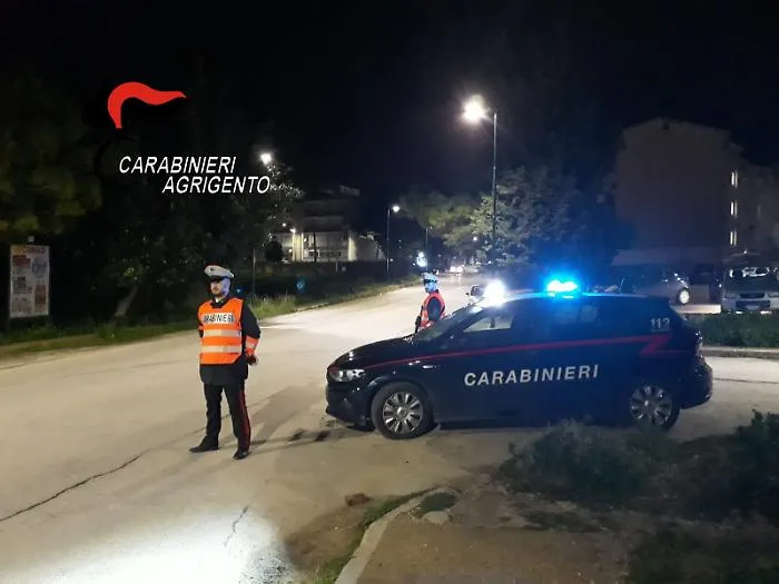 Migranti, tentano la fuga dal centro e mandano in ospedale tre carabinieri