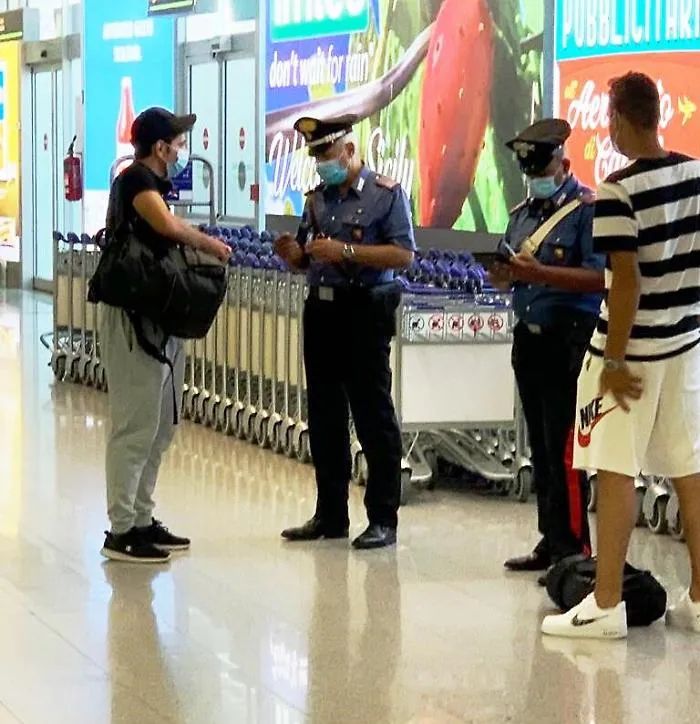 Ruba un trolley all'aeroporto di Catania, denunciata una donna di Niscemi