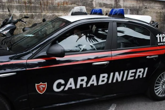 Capo d'Orlando, va in aiuto di una donna e viene accoltellato in pizzeria



e viene accoltellato in pizzeria