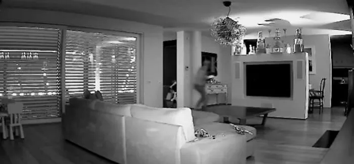 Furto in casa di Francesco Facchinetti. Lui posta il video e avverte: "Io sparo"