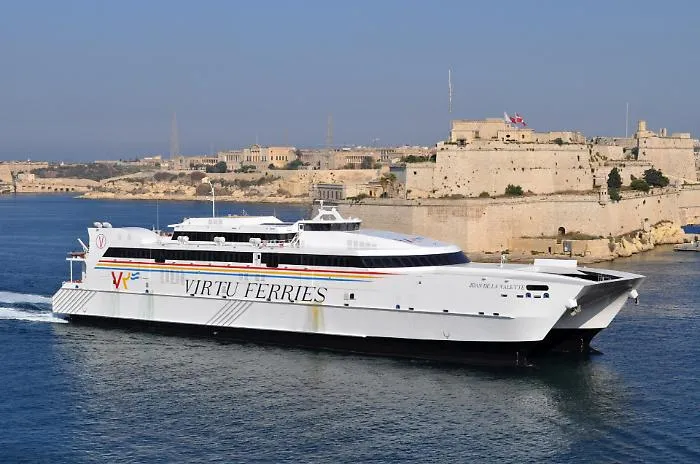Pozzallo, il catamarano del mattino da Malta senza controlli, quello della sera s&igrave;