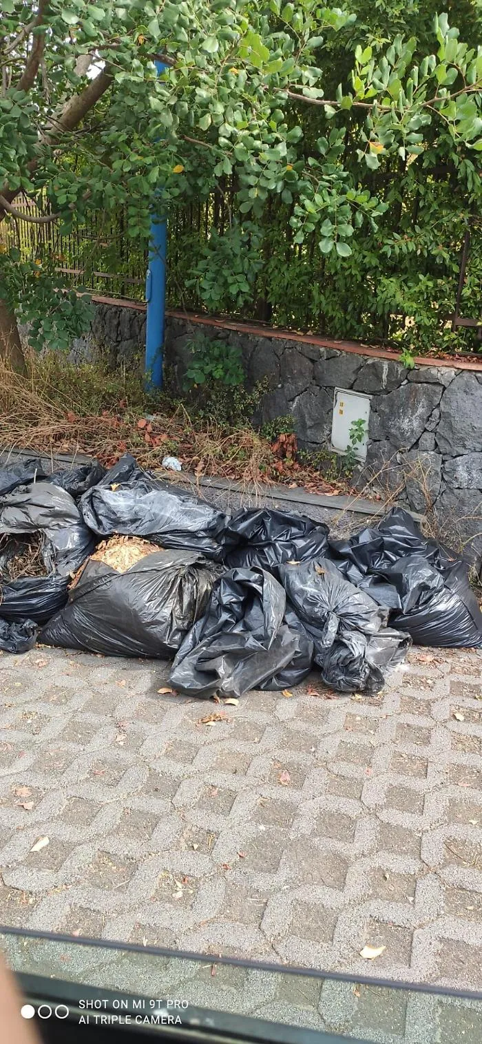 Pedara (CT): sacchi dei rifiuti non ritirati da un anno