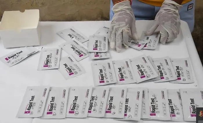 Razza: &laquo;In arrivo due milioni di tamponi rapidi, a scuola non si pu&ograve; aspettare 24 ore per un test&raquo;
