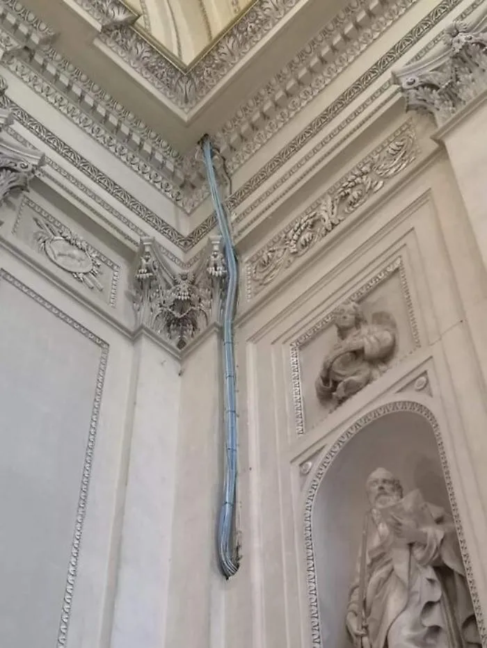 Palermo e i cavi che deturpano la Cattedrale: &laquo;Sono l&igrave; da pi&ugrave; di 50 anni&raquo;