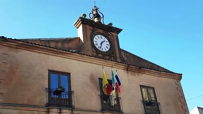 A urne ancora aperte c'&egrave; gi&agrave; il primo sindaco eletto