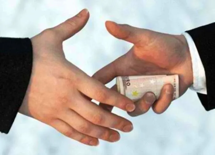 Amministrative, a Villalba voti comprati per 50 euro: 7 denunciati