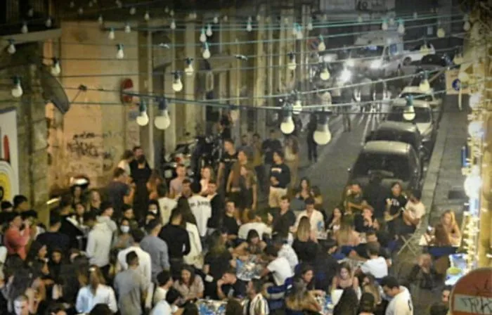 Catania, misure anti movida: stop alla vendita di cibi da asporto dopo le 23