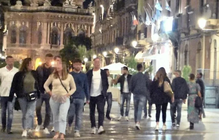 Obbligo di mascherine, nel weekend &ldquo;stretta&rdquo; nelle zone della movida