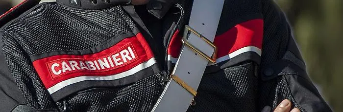 Catania, si ferisce alla mano con pistola giocattolo modificata: arrestato