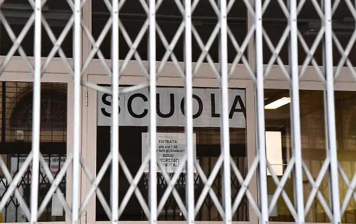 Covid, Orlando da luned&igrave; chiude tutte le scuole dell'obbligo a Palermo