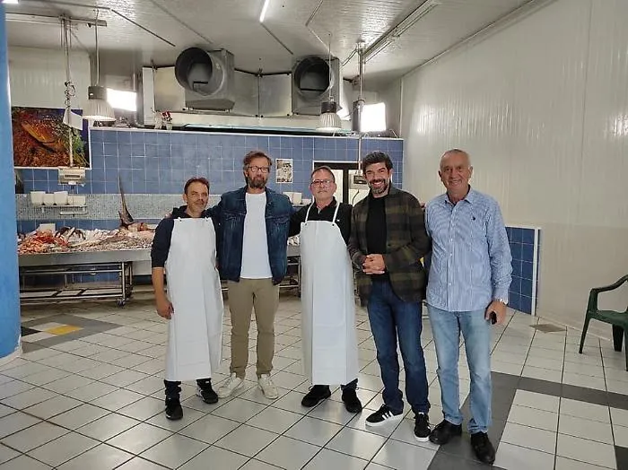 Cracco Favino a Licata in pescheria per le riprese di un talent