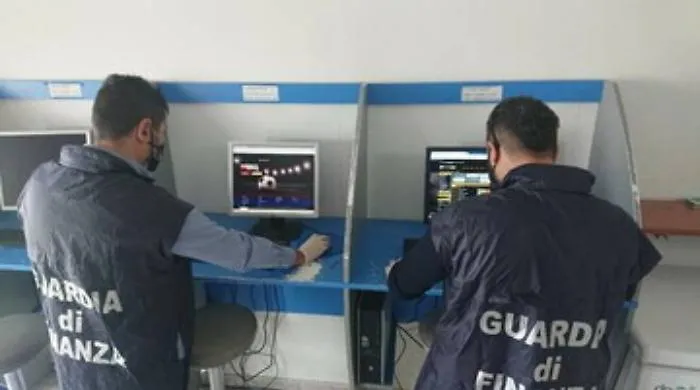 Scommesse clandestine all'ombra della mafia sull'asse Palermo-Napoli: 15 arresti