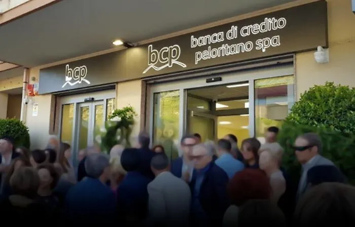 Riciclaggio, 17 persone e Banca di Credito Peloritano indagati a Messina