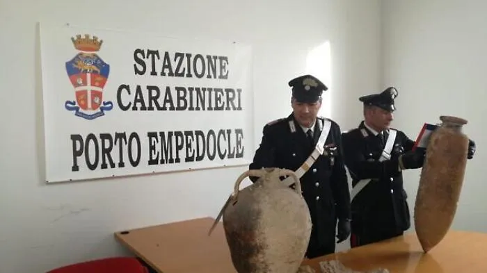 Reperti archeologici in casa: denunciato empedoclino