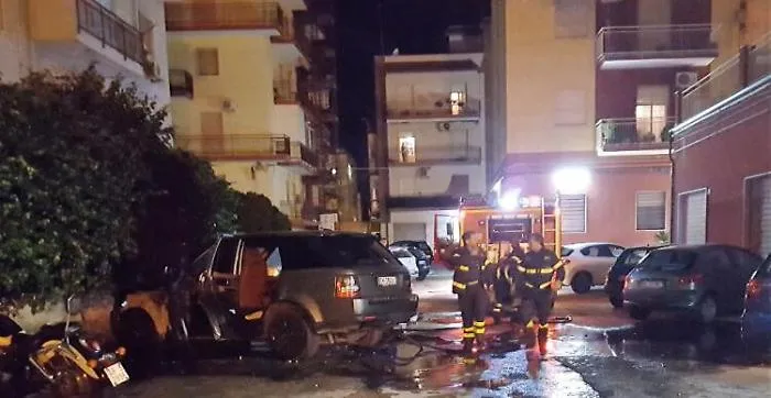 Bruciarono auto ex sindaco di Siracusa: condannati posteggiatori abusivi