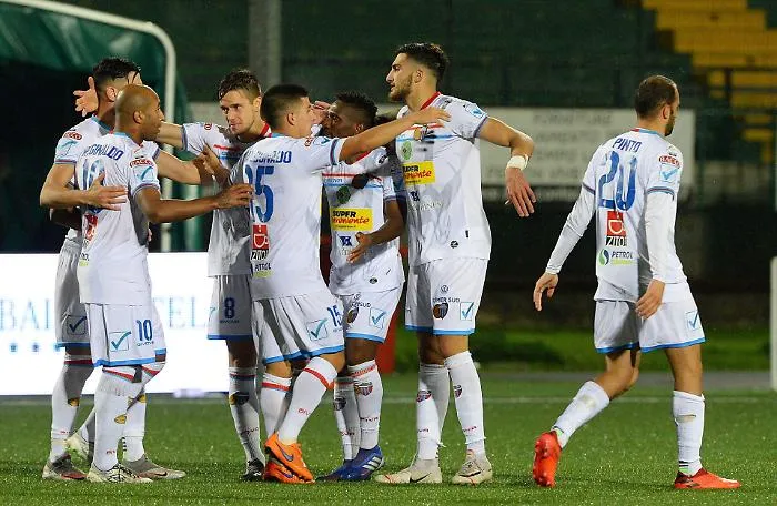 Calcio,  impresa del Catania ad Avellino: vince  2-1 con una squadra decimata