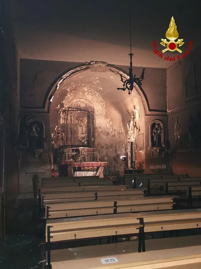 Catania, incendio nella chiesa di S. Maria del Rosario: danni all'altare e agli intonaci
