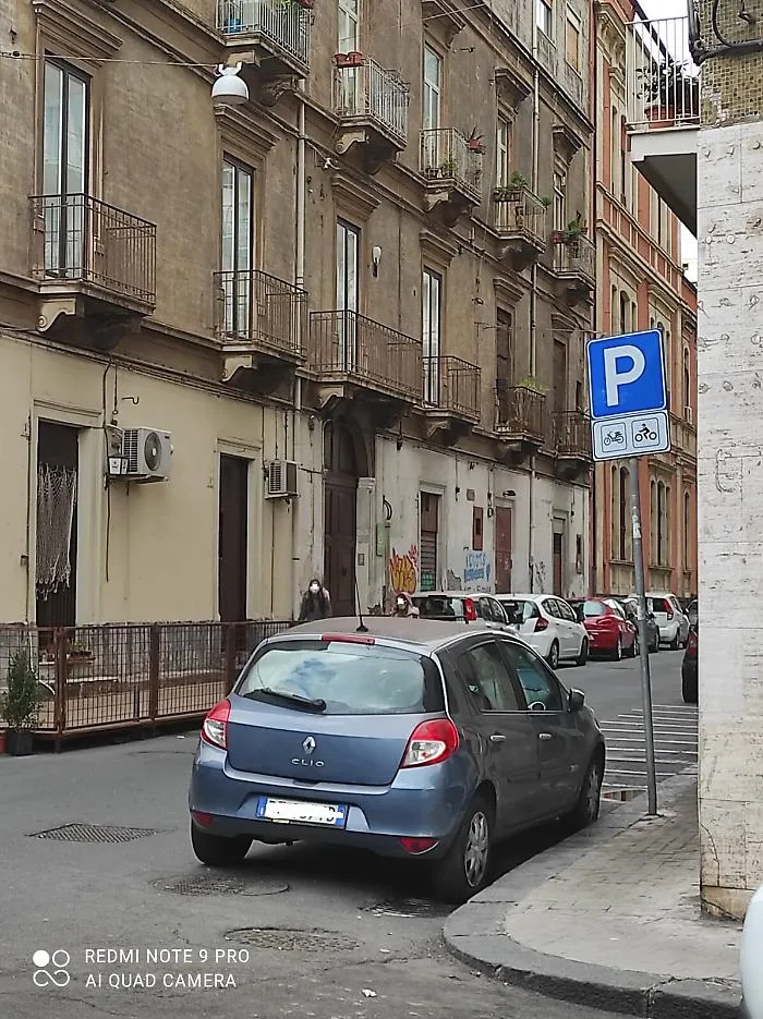 Catania: incivile insiste a sostare negli stalli delle moto