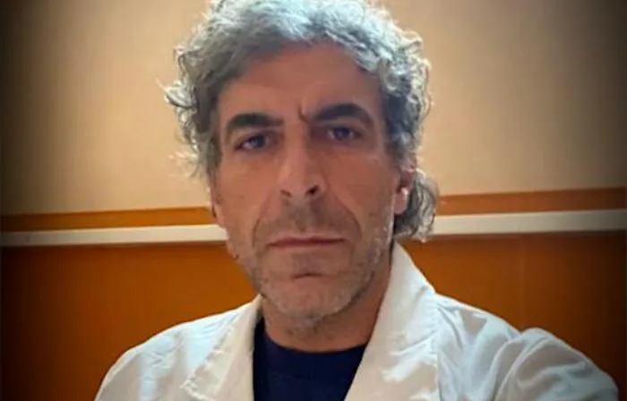 Il primo medico vaccinato in Sicilia: &laquo;Ecco perch&eacute; affidarsi alla scienza per vincere la battaglia&raquo;