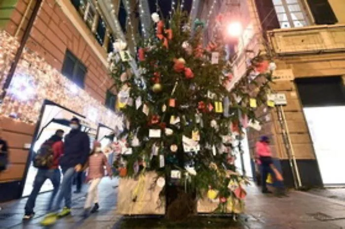 Covid, l'Italia torna arancione fino a Capodanno: cosa riapre e come ci si pu&ograve; muovere