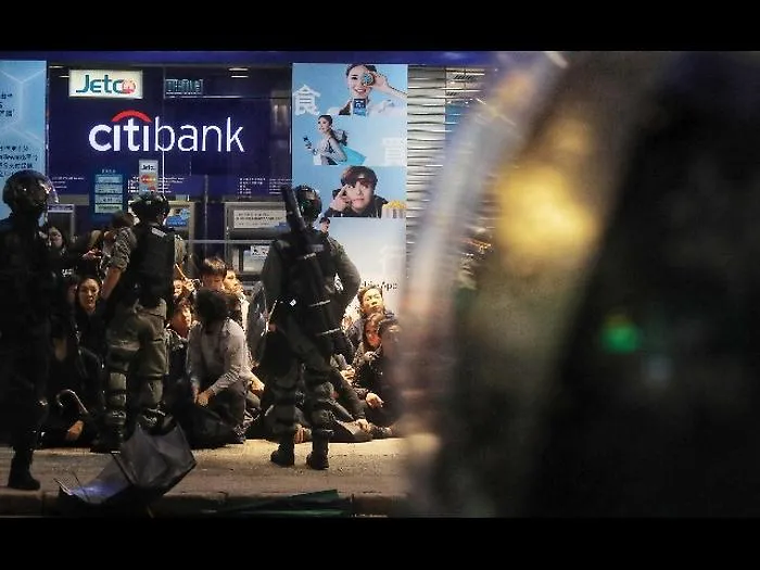 Hong Kong: polizia, circa 400 arresti