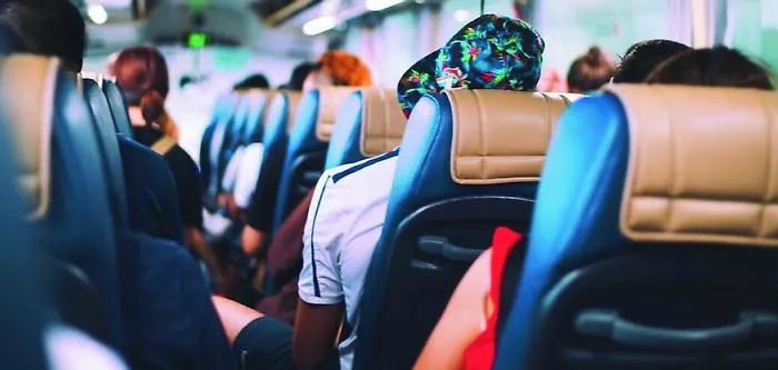 Regione, ecco i pullman per tornare al Nord
&laquo;Una provocazione per la vergogna Alitalia&raquo;
