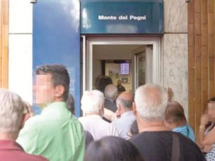 Crisi da coronavirus, in Sicilia nuovi clienti al monte di piet&agrave;: in fila pure per 100 euro