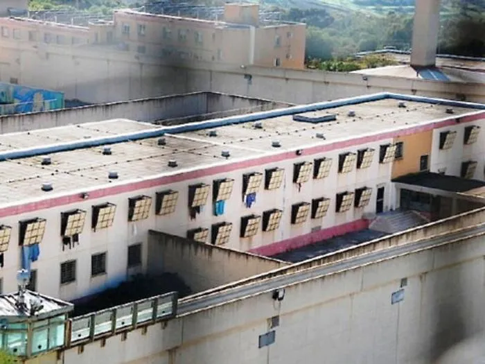 Agrigento, tre agenti di polizia penitenziaria aggrediti da un detenuto