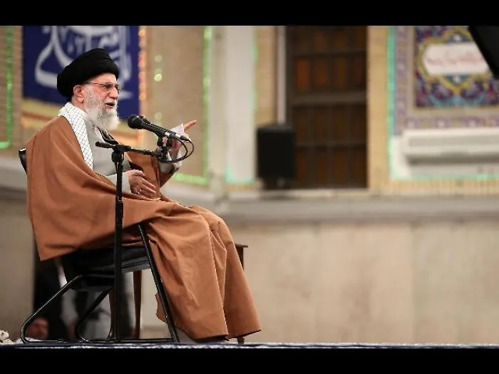 Khamenei a Trump, 'ragiona e poi twitta'