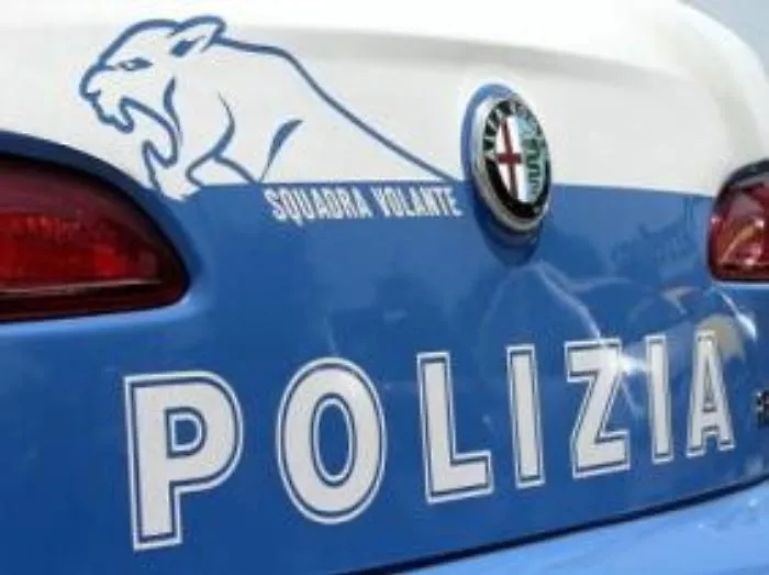 Siracusa, picchia madre e nonnaper futili motivi: arrestata 18enne