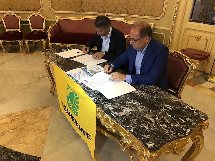 Noto e Avola mettono al bando la plastica: &laquo;Stop a posate, piatti, cannucce, bicchieri&raquo;