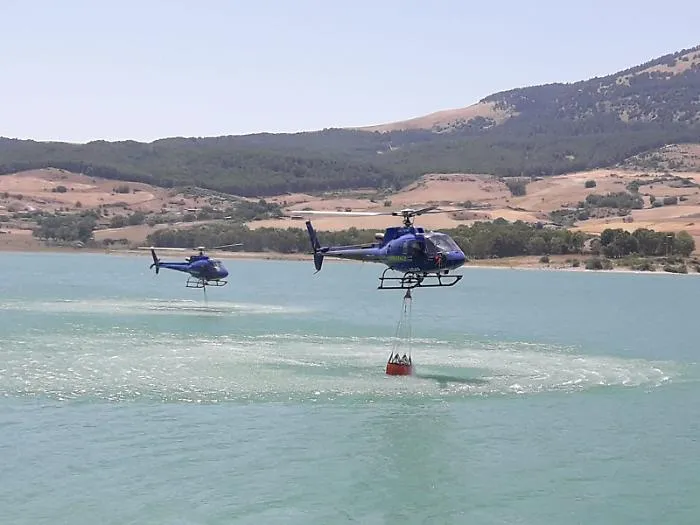 Roghi da un capo all'altro dell'Isola, pompieri e Canadair su pi&ugrave; fronti 