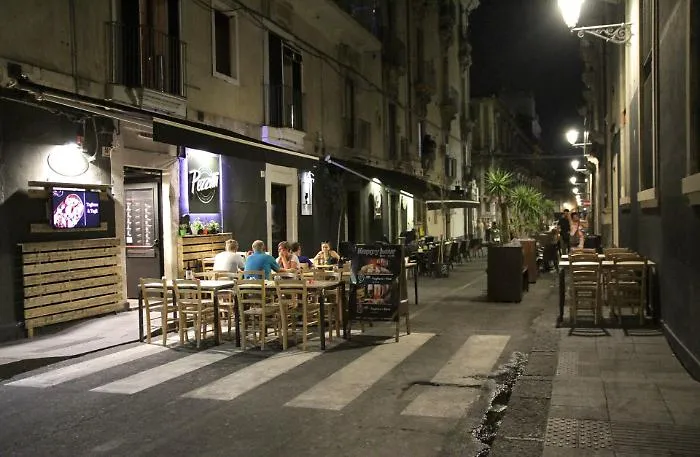 Catania, in declino i Caff&eacute; concerto: il centro si svuota, movida addio...